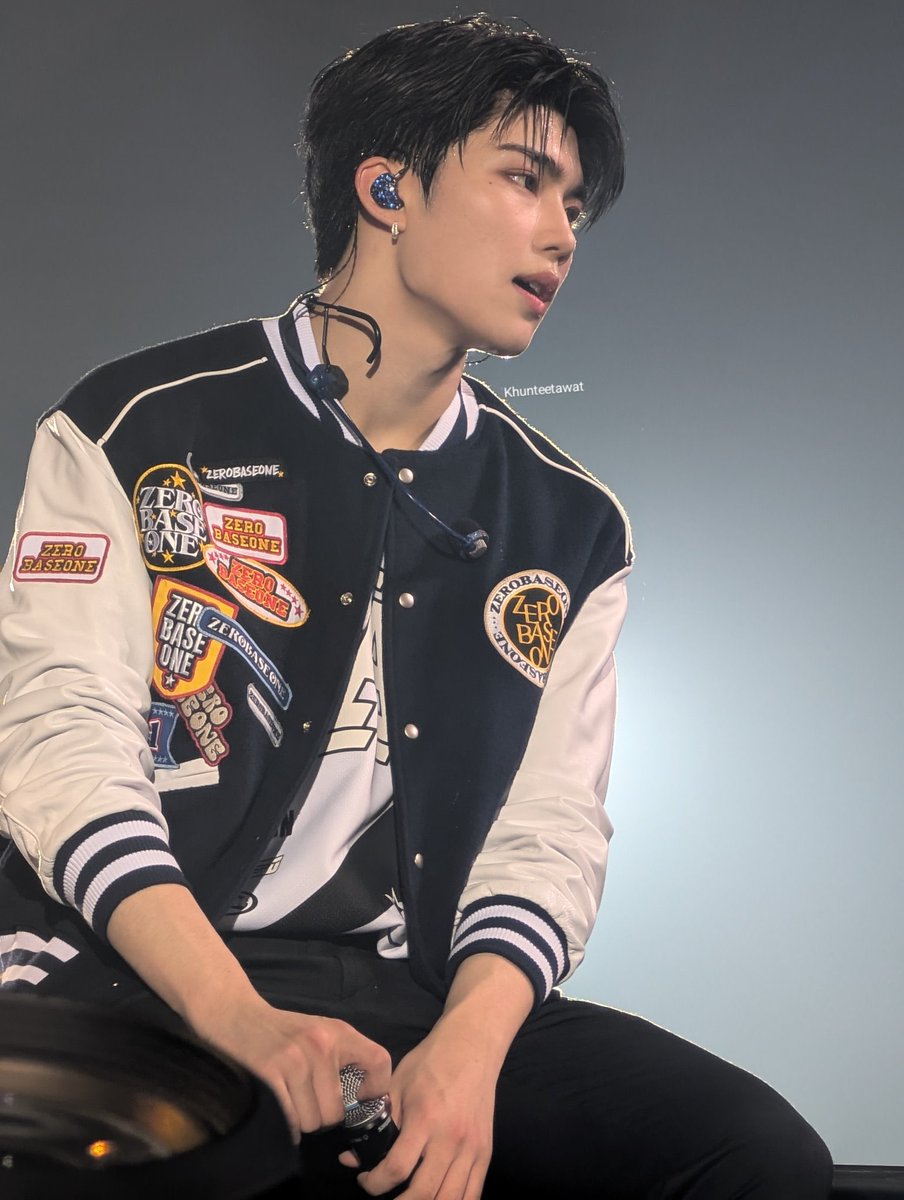 It should be not your bias but im sorry i still posted jiwoong 🤤 but if i can choose then