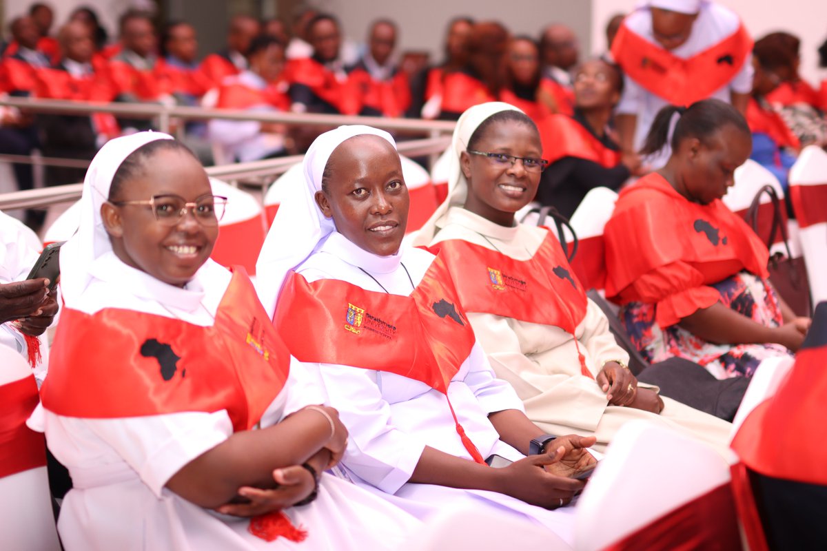 StrathU's tweet photo. Leadership is service. Leadership is human. @SBSKenya exists to shape leaders who create value, uplift people, and inspire progress. That is the leader we are helping you become. ~ Dr. @VinceOgutu

#EEGraduation2025 #AfricasPromise #OurResponsibility #TransformingTogether https://t.co/2kkm2L4sKI