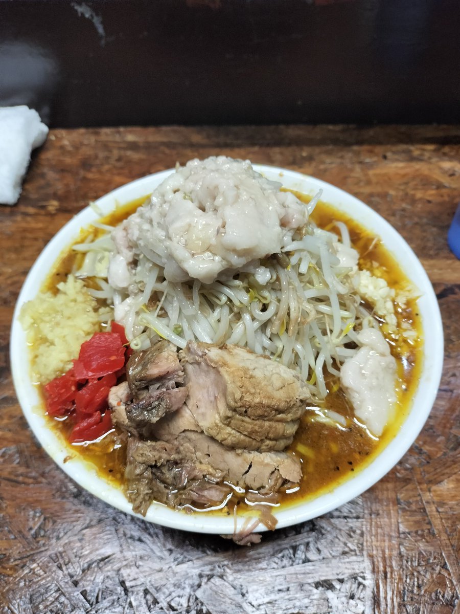 自家製麺まさき(非乳化) 新所沢
【限定】インドらーめん ﾆﾝﾆｸｽｸﾅﾒﾔｻｲｼｮｳｶﾞｱﾌﾞﾗﾏｼﾏｼ チーズ(野菜の下)
非乳化のインドシリーズは初❗スパイシーでありながら、食べやすい辛さの風味と極太麺が合う❗
久しぶりの新所沢だったけど、東中神よりも麺量が多かったような気がする😅