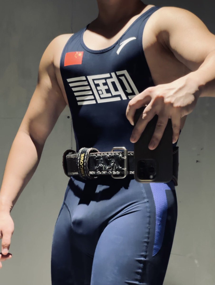 有点显
＃摔跤服  ＃肌肉  ＃高弹