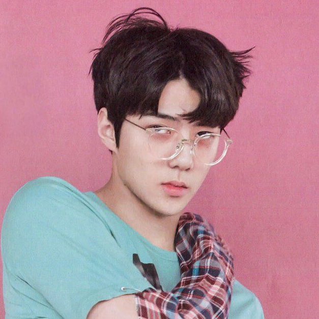 sehuntier's tweet photo. glimpse of lucky one sehun!! 🥳🥳 https://t.co/IkfKShHEuC