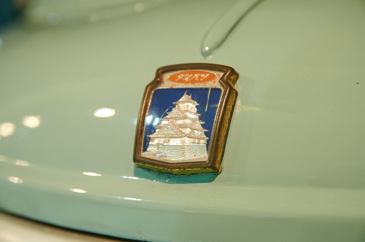 当時物　ダイハツ　大阪城　エンブレム　金　旧車　純正オプション 当時物 ダイハツ 大阪城 エンブレム 金 旧車 純正オプション 当時物