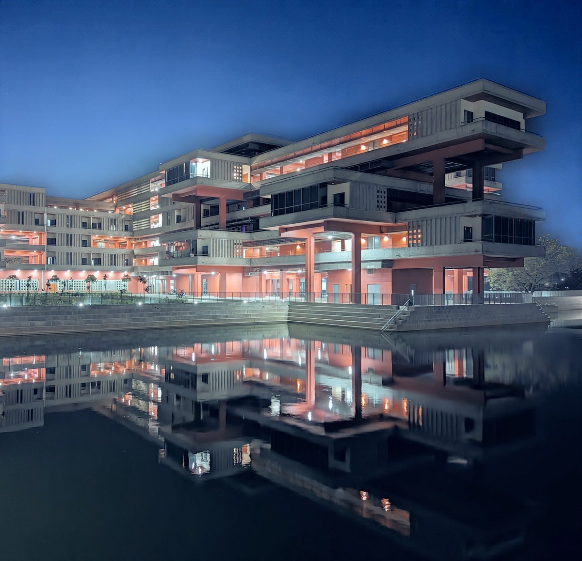 #IITHyderabad has built a rainwater lake on its 654-acre campus — 105m x 85.5m x 2.55m — storing 2.28 crore litres of water.

All campus rainwater now fills this lake, sustaining thousands of plants.

A simple model every institution can follow to secure our water future