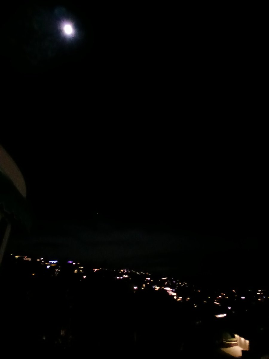 SWMaybelline's tweet photo. https://t.co/fF5ouUsnuL
December 4th.  Full Moon over Laguna Beach California.  The cold moon. Won't return until 2042. Super moon. Go look at it!
#fullmoonpic #ColdMoon #supermoo https://t.co/YAxXqm0fuJ