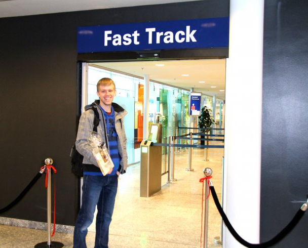 TNT_AVIATION's tweet photo. Fast Track streamlines your airport journey with priority lanes—no queues, no delays, full focus.
From check-in to security and immigration, our team supports you end-to-end.
A smart choice for those who value precision and efficiency.
#aviationcommunity https://t.co/Wzi1a0FjTu