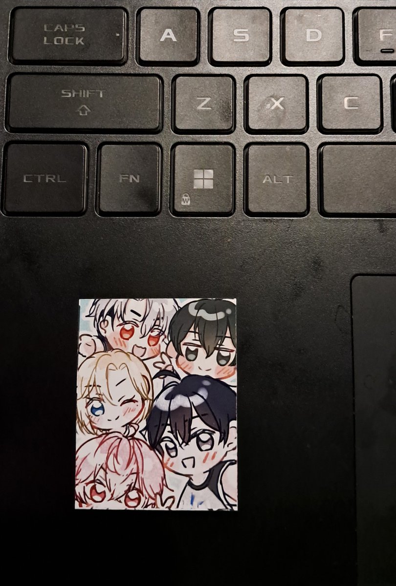 asterumin's tweet image. Siapapun yang ngasih freebies imut ini makasih ya, aku tempel di laptop &amp;gt;____&amp;lt;