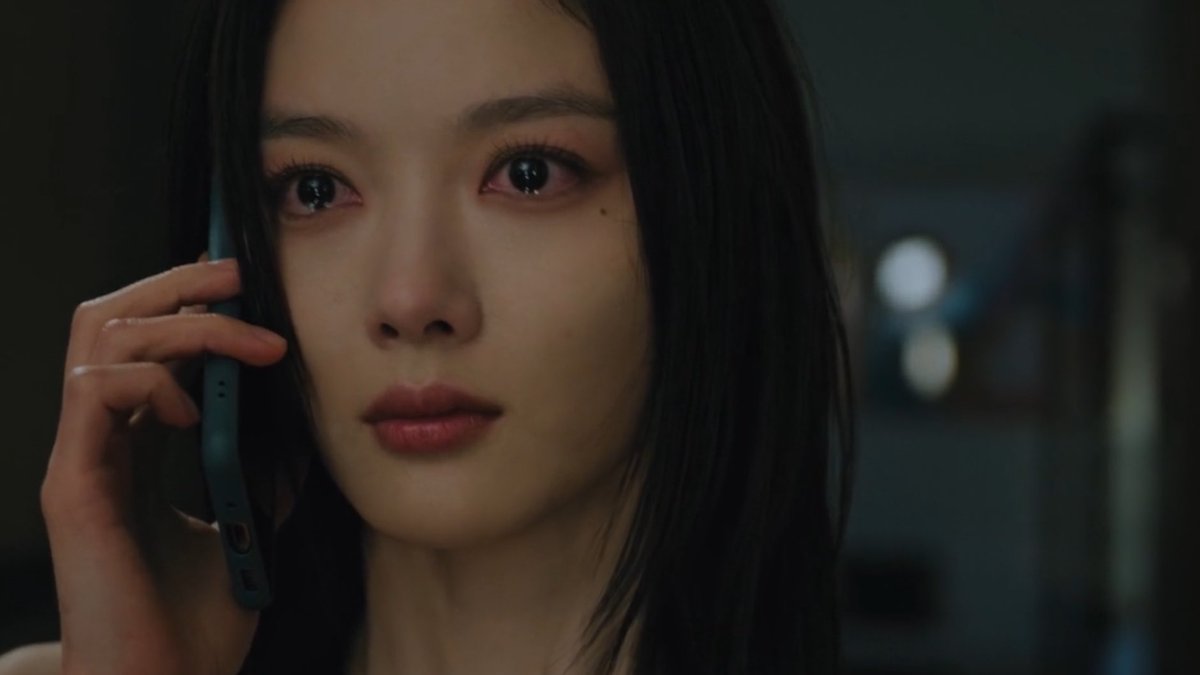 atcinemeral's tweet photo. i actually stood up from my chair and started applauding because kim yoojung’s performance was that good https://t.co/CBjuI7XODb