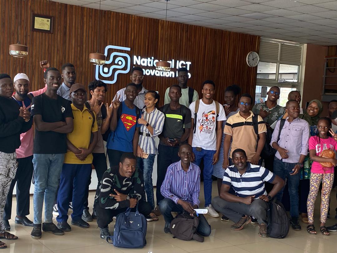 d_masanso's tweet photo. The Bootcamp concluded yesterday, with thanks to facilitators David, Isaac, and Shadrack from Crossroads, and Tobi from Kelele Collective. encouraged to continue exploring, learning, and developing their potential in creative digital multimedia. https://t.co/qyFVkhyW2w