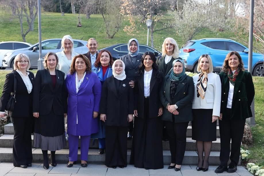 HicranHseynova_'s tweet photo. KKTC Cumhuriyyət Məclisinin sədr müavini Fazilət Özdenəfə Kürşat və Şimali Makedoniya Respublikası Məclisinin Qadın və Kişi üçün Bərabər İmkanlar Komissiyasının üzvü İmrliye Saliu-Fetai ilə görüşdük.

#KEFEK #Azərbaycan #Türkiyə #QadınHüquqları #GenderBərabərliyi https://t.co/FLrKGHLMnI