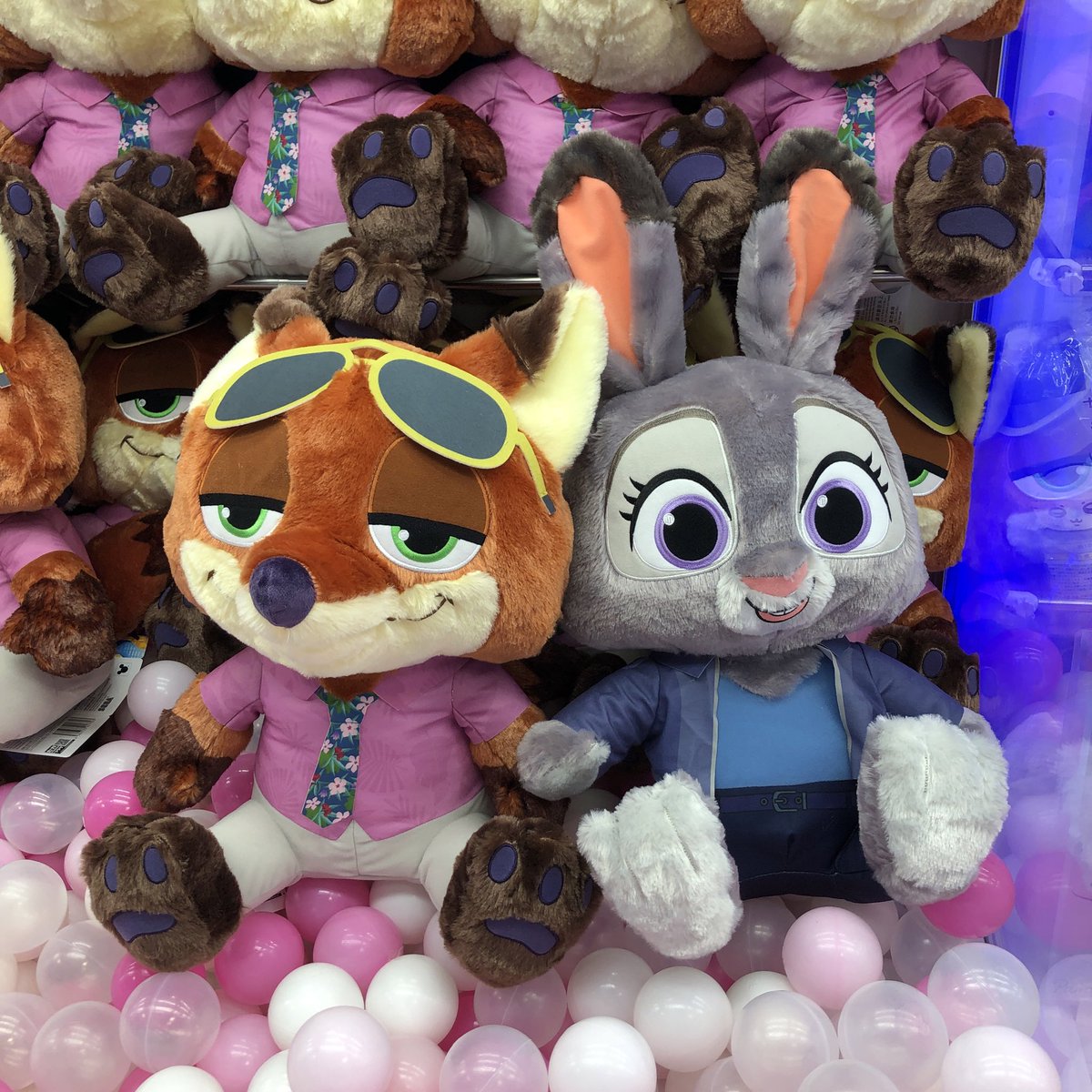 景品情報】 ズートピア2 スーパーラージぬいぐるみ ニック・ワイルド