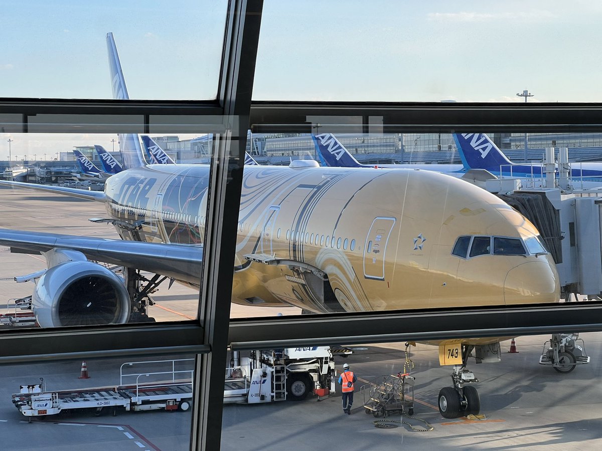 tablyo2802's tweet photo. Now Boarding
NH261 東京(HND)→福岡(FUK)

ANA B777-281(ER) JA743A
Seat:20E

念願のC-3PO ANA JETに初搭乗です！ https://t.co/Qg00AIM1Pi