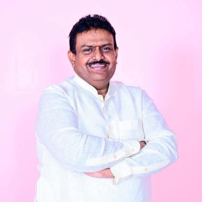 ಕುಷ್ಟಗಿ ವಿಧಾನಸಭಾ ಕ್ಷೇತ್ರದ ಶಾಸಕರು, ವಿಧಾನಸಭೆಯ ವಿರೋಧ ಪಕ್ಷದ ಮುಖ್ಯ ಸಚೇತಕರು ಶ್ರೀ ದೊಡ್ಡನಗೌಡ ಎಚ್ ಪಾಟೀಲ್ ಅವರಿಗೆ ಜನ್ಮದಿನದ ಹಾರ್ದಿಕ ಶುಭಾಶಯಗಳು. 

ದೇವರು ತಮಗೆ ಉತ್ತಮ ಆರೋಗ್ಯ ಮತ್ತು ದೀರ್ಘಾಯುಷ್ಯ ನೀಡಲಿ, ತಮ್ಮ ರಾಜಕೀಯ ಜೀವನ ಮತ್ತಷ್ಟು ಉನ್ನತ ಮಟ್ಟಕ್ಕೆ ತಲುಪಲಿ ಎಂದು ಶುಭ ಹಾರೈಸುತ್ತೇನೆ.