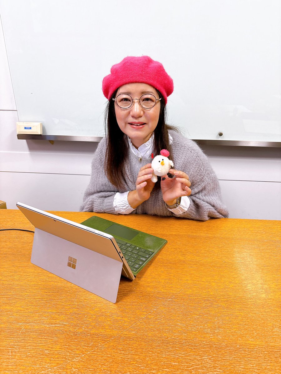 PI_PIITAN's tweet photo. YouTube撮影中のひとコマやで！
今日はナッコ社長とぴいたん、おそろのベレー帽🩷

ほな、ぴいたんからの2回目の告知、
いくでー👀

12/7(日)14:00〜15:00
テレビ大阪「もしものマネー道」や！

今回はぴいたんも出る…と思うで🐥💕
TVer見逃しもあるし見てな〜📺 https://t.co/RWCVNnjKou