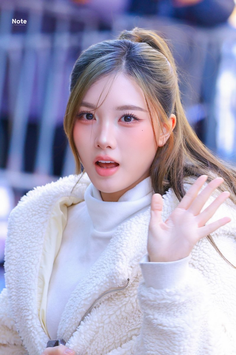 tripleS_Note's tweet image. 251205 뮤직뱅크 출근
#트리플에스 #설린 #Sullin