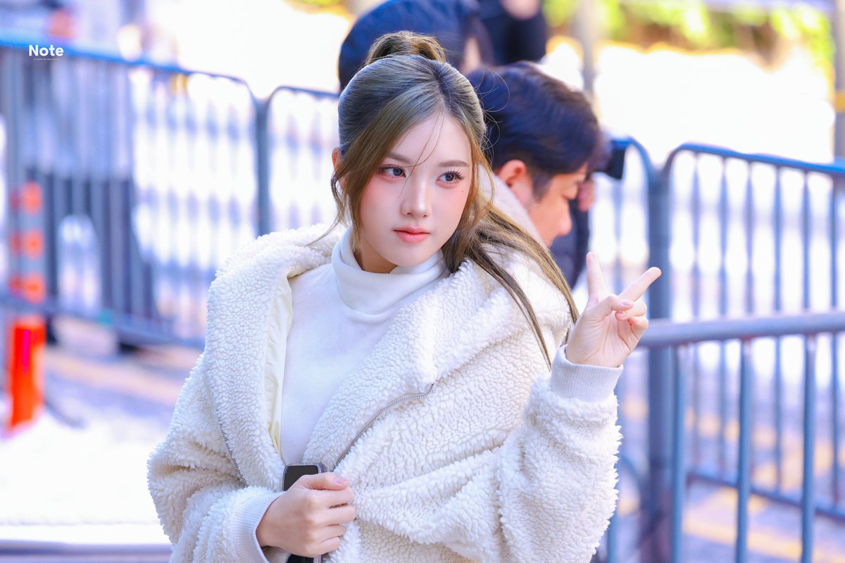 tripleS_Note's tweet image. 251205 뮤직뱅크 출근
#트리플에스 #설린 #Sullin