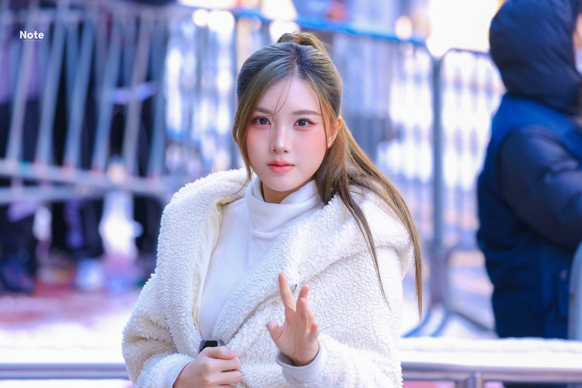 tripleS_Note's tweet image. 251205 뮤직뱅크 출근
#트리플에스 #설린 #Sullin