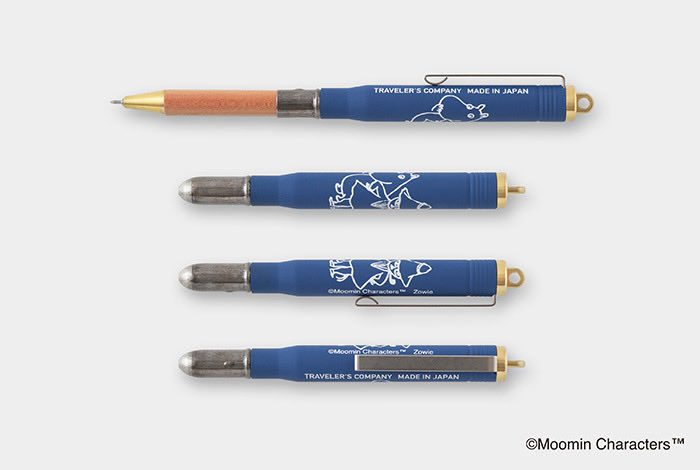 フィンランド出身の画家・小説家であるトーベ・ヤンソンが生み出した「ムーミン」。このたび、小説『ムーミンパパの思い出』をテーマにしたトラベラーズノートとそのカスタマイズアイテムのセットが新たに登場します。詳細はこちらをご覧ください>>travelers-company.com/topicsinfo/top…