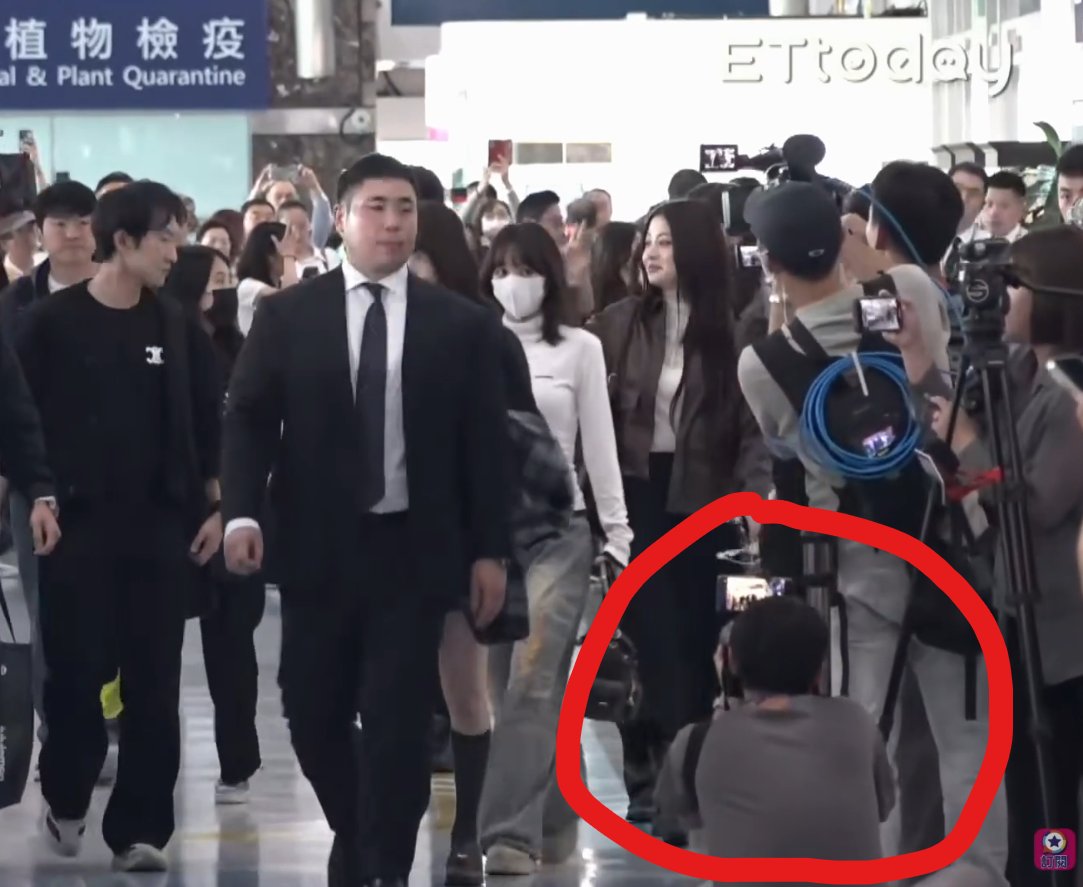 GET THIS WEIRDO OFF THE FLOOR HELLO??!??! WHY IS HE ALLOWED TO HAVE AN ANGLE LIKE THAT