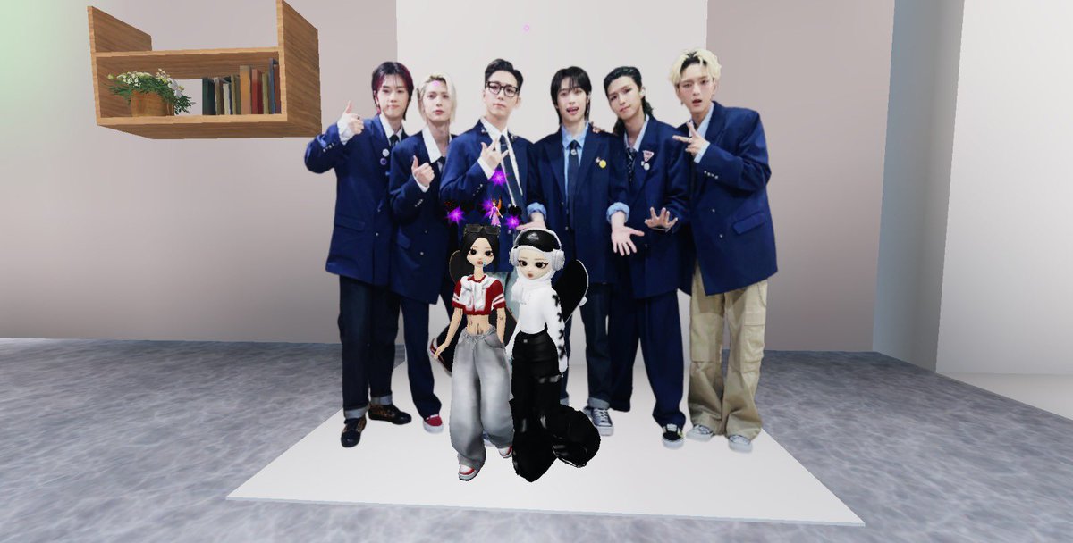 junanmetal's tweet photo. seru bgt kmrn nyoba ke event virtualnya @IntoThebRealm di mount klotok roblox 😛 krn ak bocahnya noob bgt dg game mendaki gunung enih, jd cm segini aja fotonya 🥲💔 https://t.co/HjIlpMSGPm