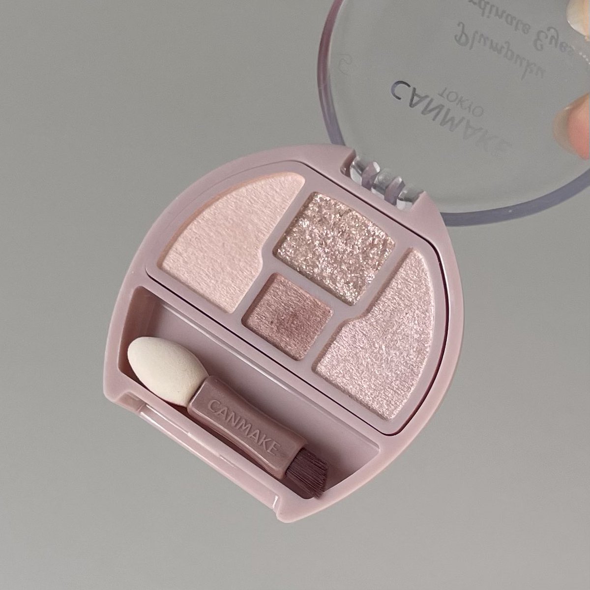 mmytype_'s tweet image. ดอลลี่อายcanmake สีใหม่โดนเส้นมากกกก เป็นนู้ดน้ำตาลmisty roseนิดๆ ไม่ชมพูเท่าสีเก่า โทนกลางๆสวยอ่า แต่งง่ายแล้วกลิตเตอร์วิ้งระเบิดดด