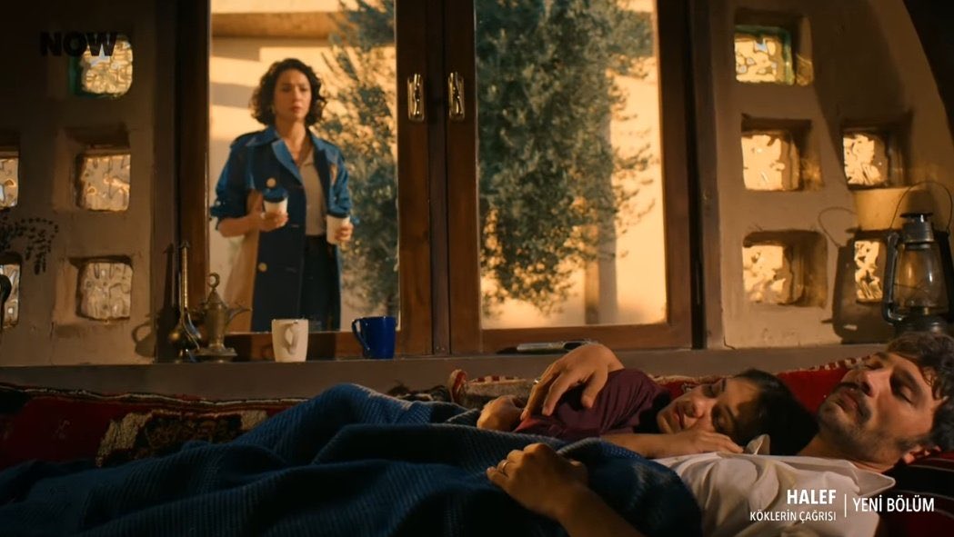 Yapman gereken tek şey şu amq adamını boşamaktı, yanına yattığında rüyasında kumasına hallenen adamın peşinden koşuyorsun hala daha kadınlık gururun da mı yok?

 #HalefKöklerinÇağrısı