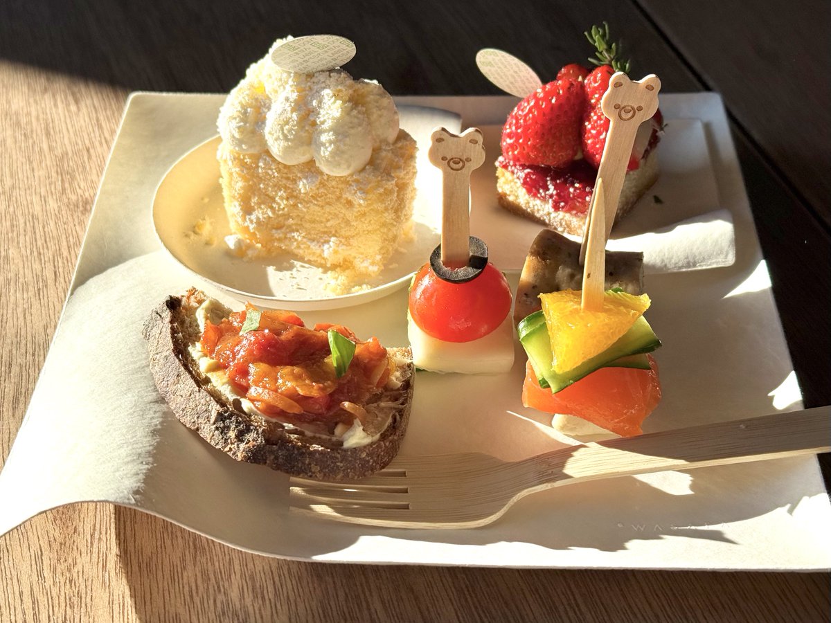 試食でいただいた、かわいいピンチョスやケーキ♡

ケーキがめちゃくちゃ美味しかったです！！！