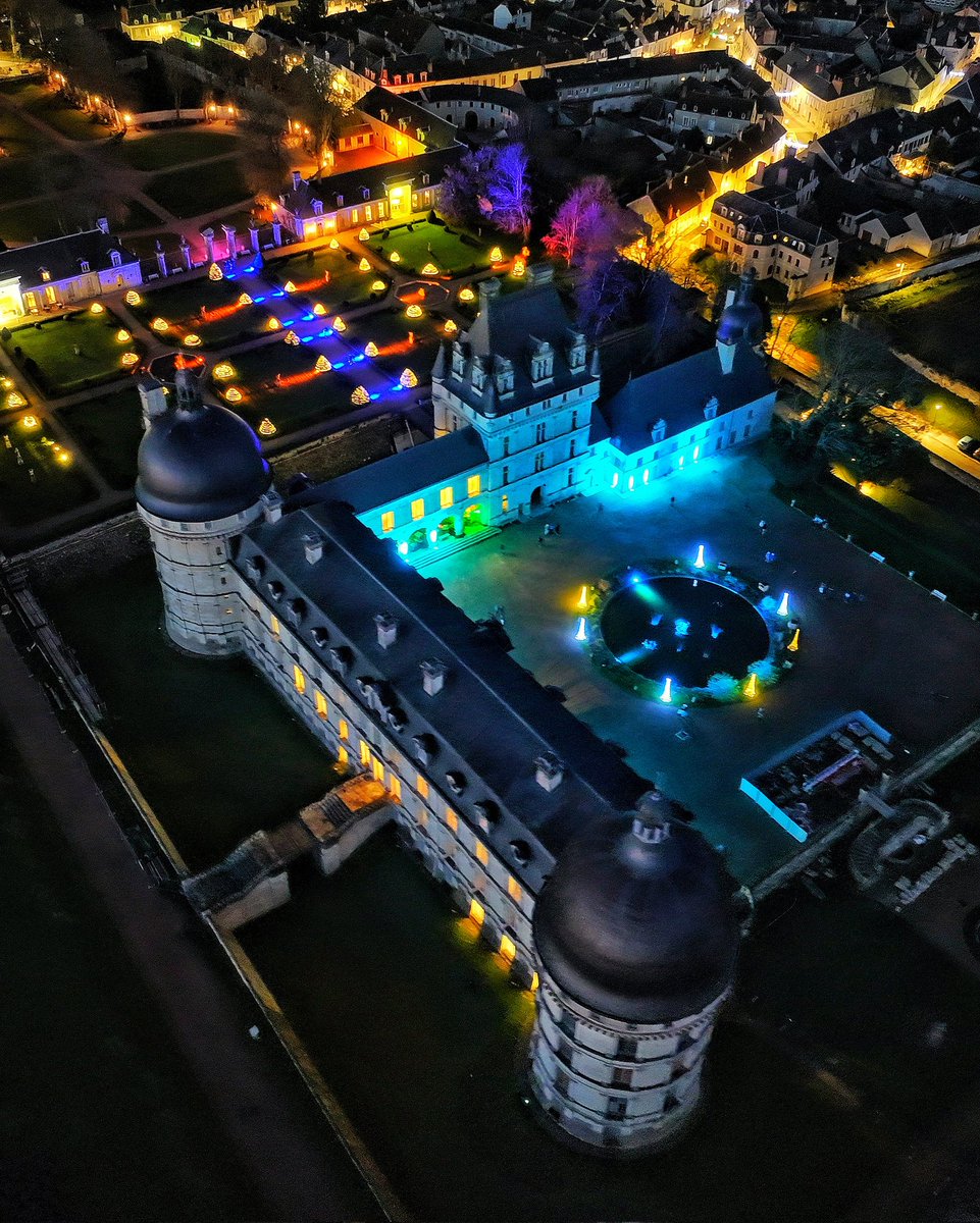 🔴 𝗟𝗔 𝗠𝗔𝗚𝗜𝗘 𝗗𝗘 𝗡𝗢𝗘𝗟 🌟 | Rendez-vous tous les jours de 11h à 20h ! 🎄 #Noel2025 #Noel

🌐 Infos sur bit.ly/NoelValencay !