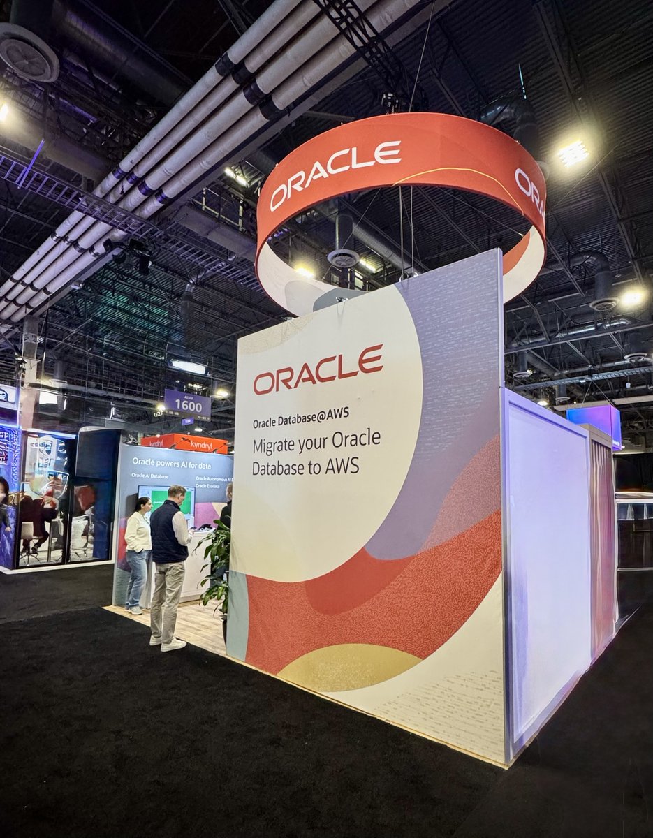 OracleCloud's tweet image. That&apos;s a wrap from #AWSreInvent! HUGE thanks to everyone who took the time to come by our booth and speak to our team. 

Still want to learn more about the benefits of Oracle Database@AWS? Read how it can simplify your organization’s cloud migration: social.ora.cl/60137fKZ9