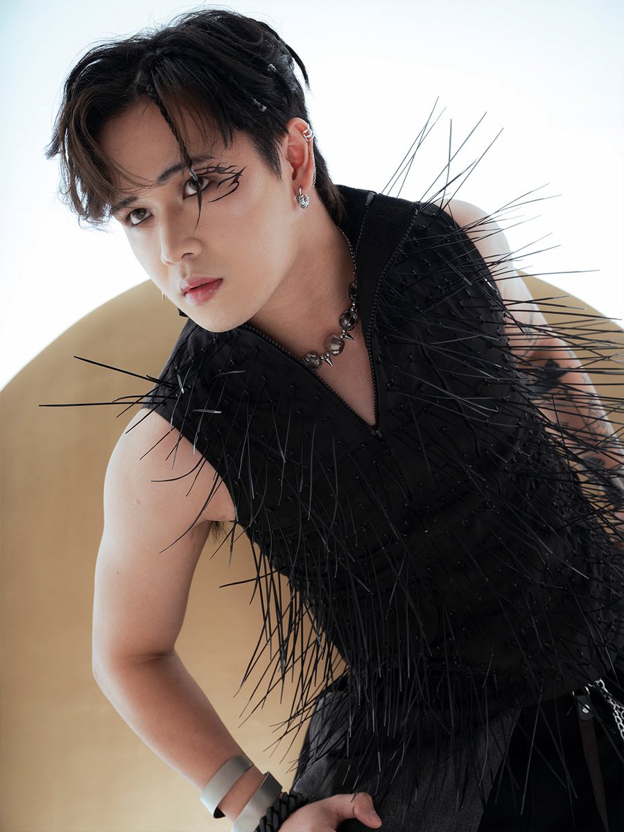 Official_ALAMAT's tweet photo. ALAMAT DESTINO 
solo photos - Purok Nuwebe, Alas

Photographed by Shaira Luna 
Hair and Make-up by Bhads Castor 
Styled by Lynus 
Assisted by Jasper, Cha, and Gen 
Set pieces by Edgar Nanagad Parado 

#ALAMATDestino https://t.co/Sz1OnHW4IT