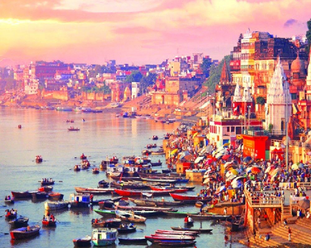 TheDailyPioneer's tweet image. Mohan Bhagwat’s recent call for unity echoes a long-running question in India’s history — what truly binds the subcontinent together. From Akbar’s inclusive kingship to the lived idea of coexistence, India’s cohesion has rested not on uniform religion or language, but on a…