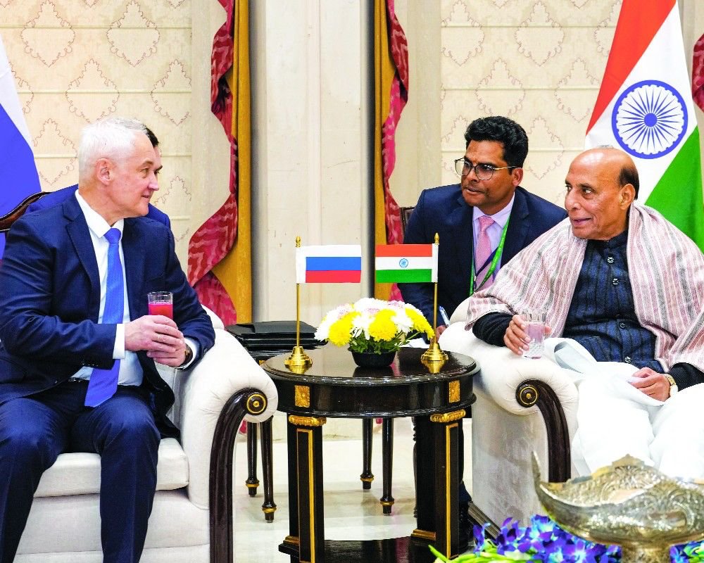 TheDailyPioneer's tweet image. A day ahead of the Modi–Putin summit, Defence Ministers Rajnath Singh and Andrei Belousov reviewed military cooperation, focusing on upgrades to Sukhoi-30 jets, additional S-400 systems, and boosting India’s defence capability. Rajnath stressed strengthening indigenous defence…