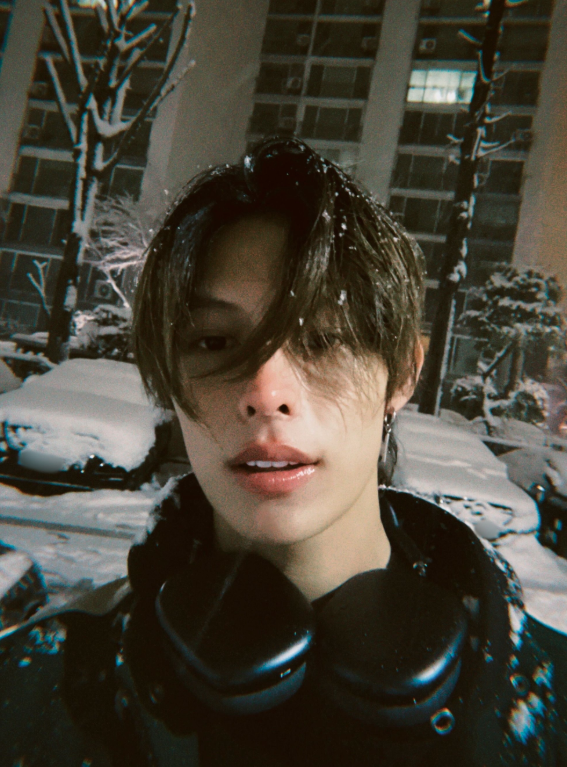 AboutMusicYT's tweet photo. James of CORTIS is handsome during South Korea's first snow of the season. https://t.co/O1M6sisZVP