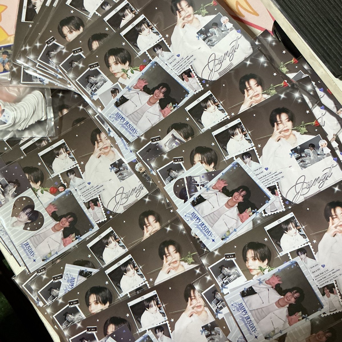 ของถึงเรียบร้อยแล้วนะคับ ทุกชิ้นออกมาน่ารักมาก ๆ รอให้ทุกคนมารับไปกลับบ้านน้า 💌✨

SPECIAL THANKS 🙏🏻💙🫶🏻
♡ Sticker Die-Cut: Printed by #รีวิวhyeprint
♡ Postcard,Polaroid,Square Sticker: Printed by #รีวิวSKStudio
——————————