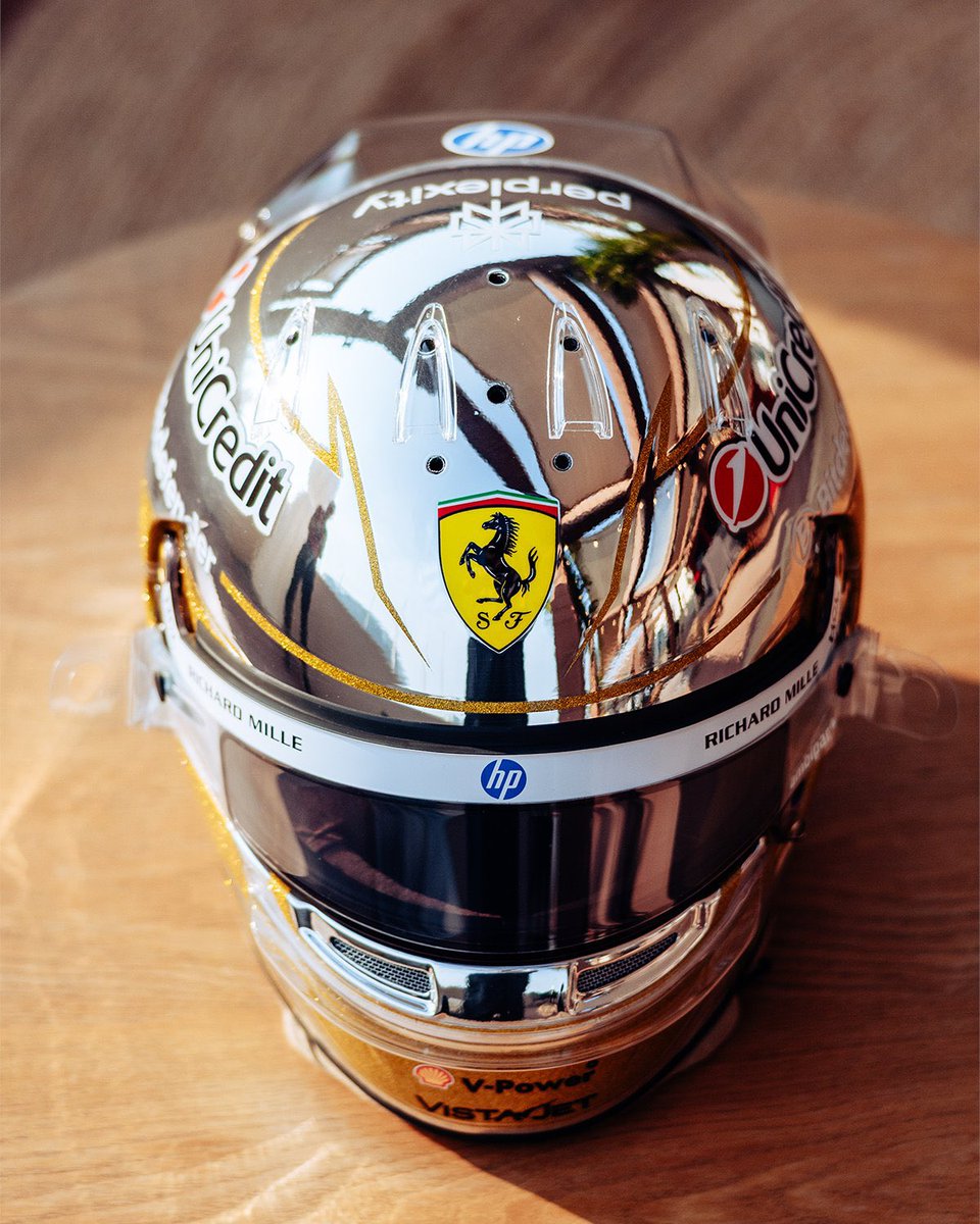 TearOffFR's tweet image. 📸 Casque spécial et nouvelle masterclass de Lewis Hamilton pour le Grand Prix d’Abu Dhabi 🤩

Allez notez moi cette pépite /10 en vitesse 👇

#F1 #AbuDhabiGP