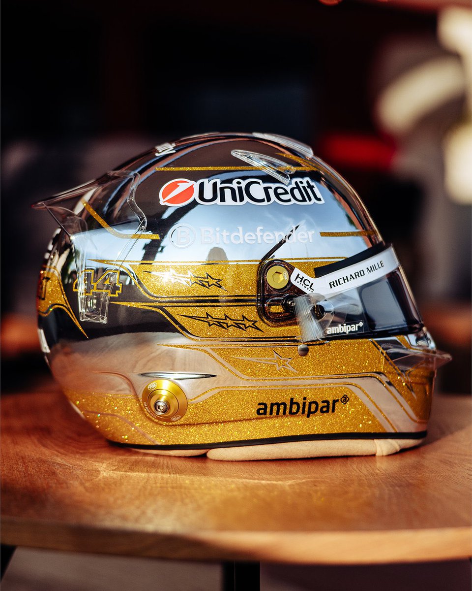 TearOffFR's tweet image. 📸 Casque spécial et nouvelle masterclass de Lewis Hamilton pour le Grand Prix d’Abu Dhabi 🤩

Allez notez moi cette pépite /10 en vitesse 👇

#F1 #AbuDhabiGP