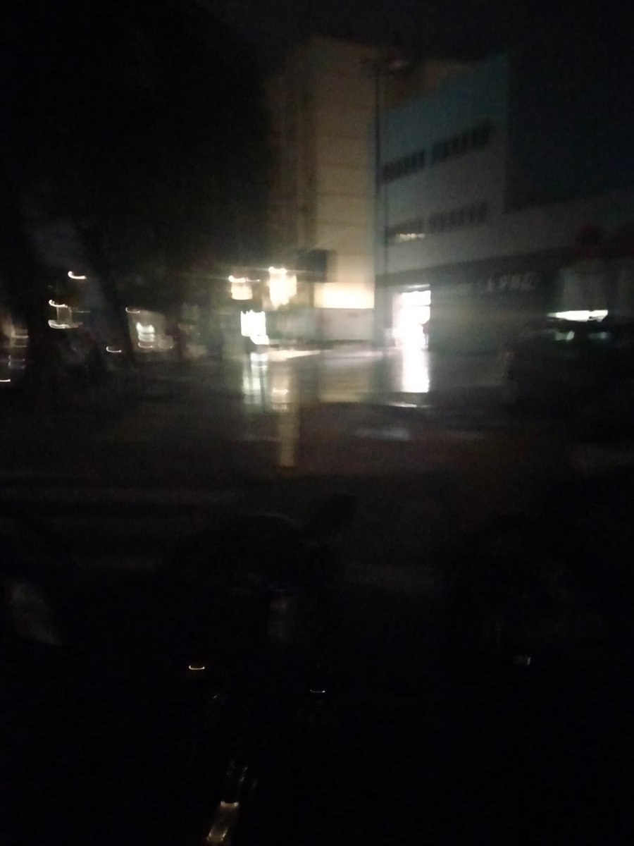 Así amenace un barrio de segunda para el PP en la ciudad de España que más derrocha en luces de Navidad.

La Barriada, la Calle Barbate.