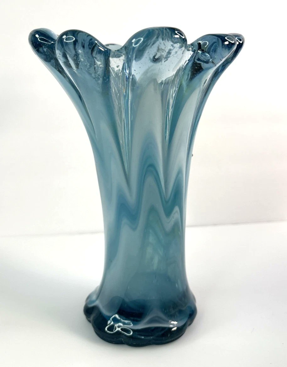 Vintage Blu Moon <a href="/VtgBluMoon/">Vintage Blu Moon</a>
🤎🩶❤️🧡💛💚💙💜🩷
#vintage #vase #teal #Retro #Bubbles #blueCheck out Vtg Vase Retro Aqua Blue Clear Flame Stitch Style Pattern Petal Top Bubble Edges ebay.us/m/Lni9fR #eBay via@eBay