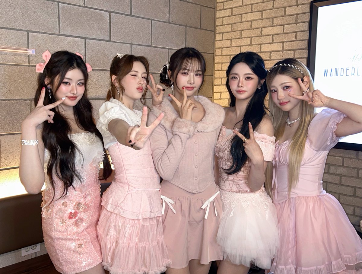 we_fiftyfifty's tweet image. [📸] 251205 ‘FIFTY FIFTY : Welcome to Tweny Party - Day 1’ 완료 💖🌟

트웨니와 반짝였던 Day 1 ! 감사합니다 💕
내일도 신나게 놀 준비됐죠?

#FIFTYFIFTY #피프티피프티 
#Welcome_to_Tweny_Party