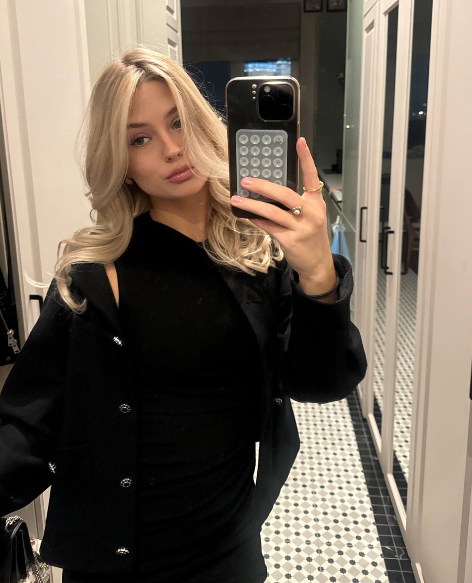 𝓢 (@seliinty) on Twitter photo 