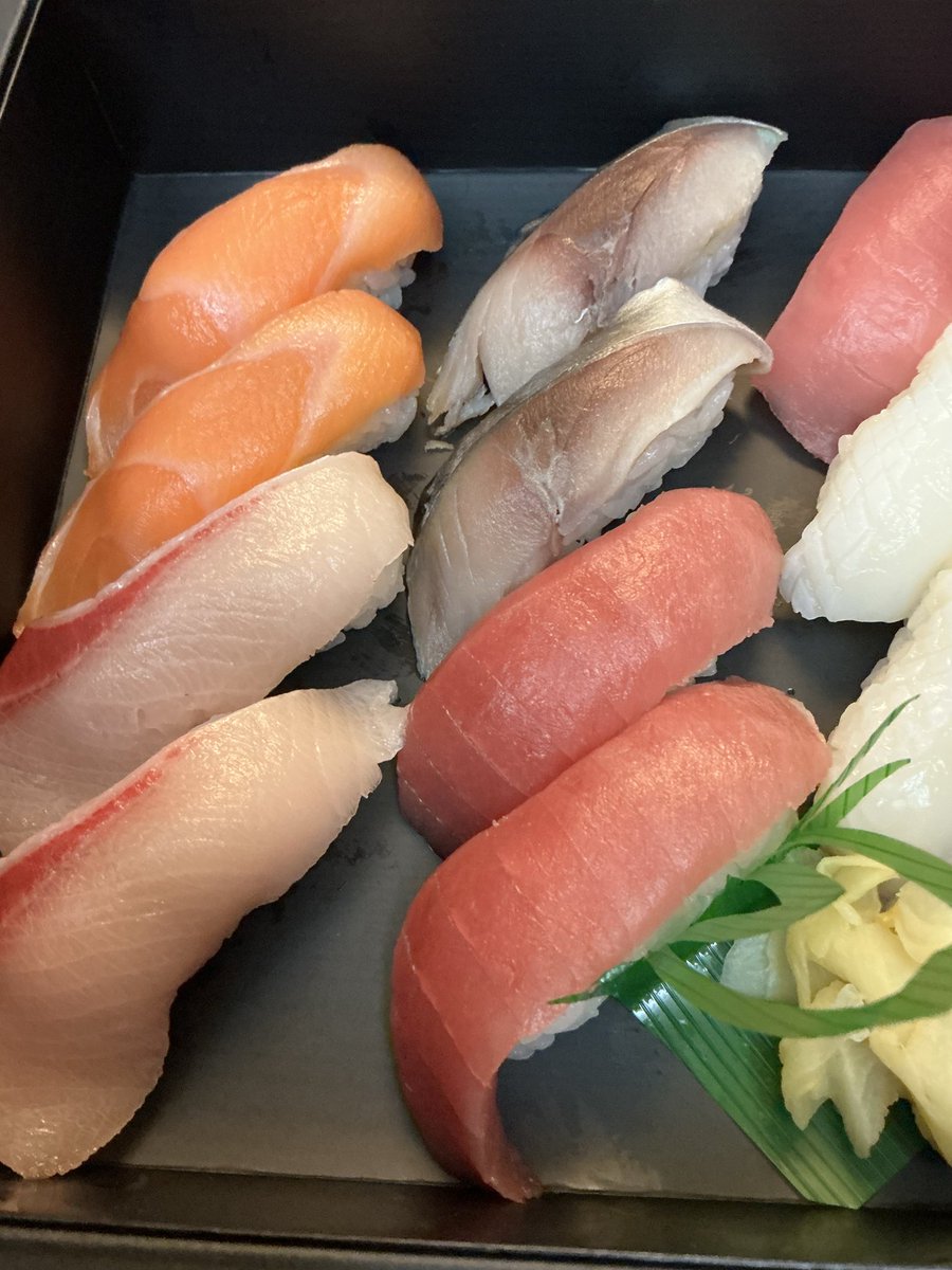 急にお寿司食べたくなって、、、食べちゃった。