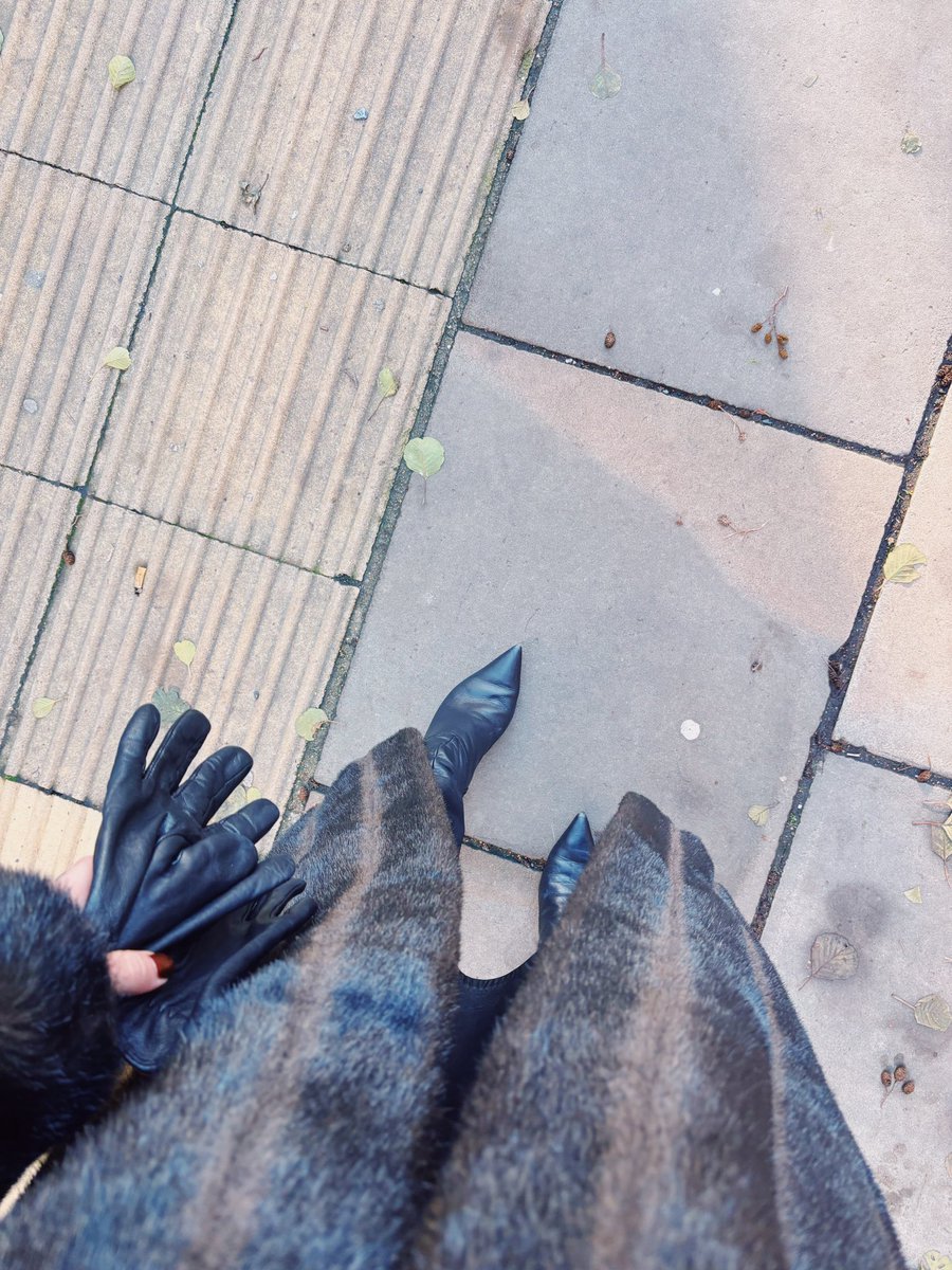 datesaint's tweet image. Coming to a department store counter top near you 🦪
(niche film reference for the bisexual girlies)