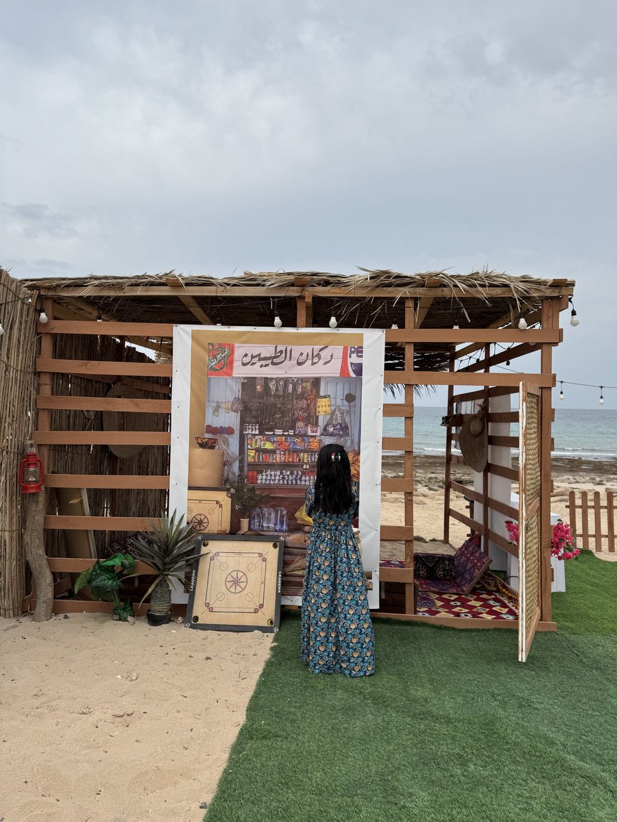 مليُون مرّه يا حظ قلبيّ في حُبك 🌷.