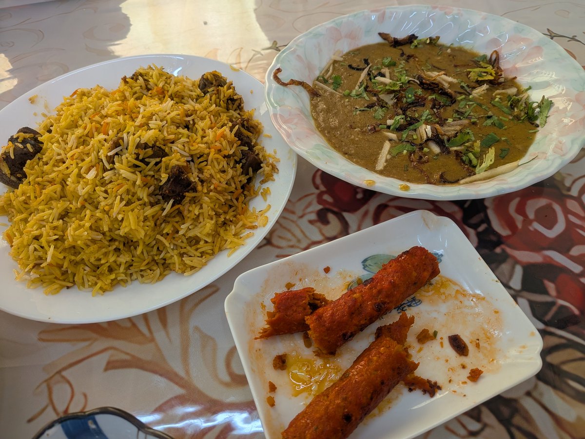 白井市 ラッキービリヤニハウス。店の名前が合っているのか不明。マトンビリヤニとハリームにシークカバブ。