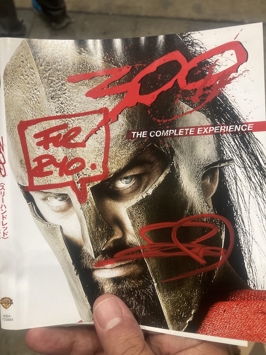 東京コミコンでフランクミラーさんからサインを貰ってきました‼️ 300