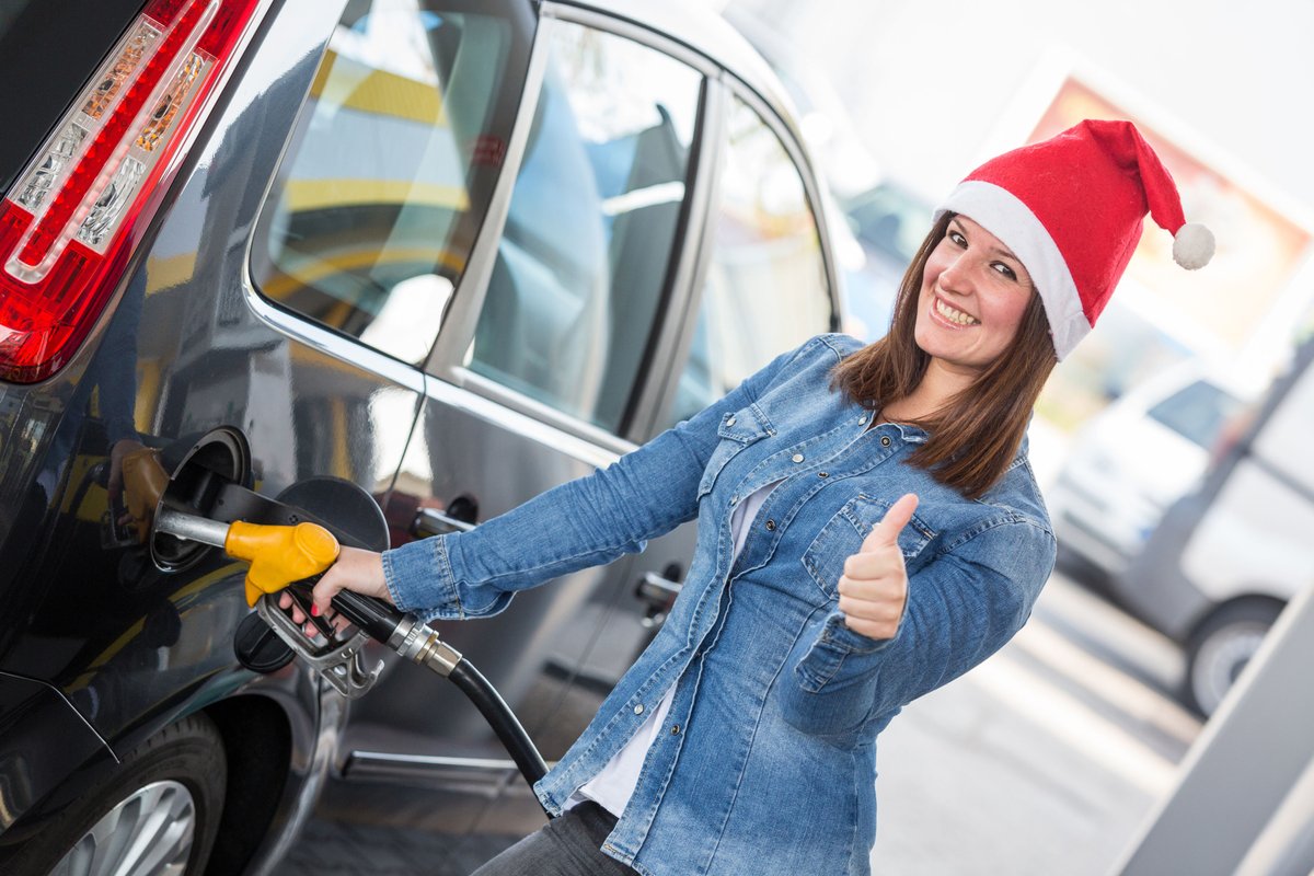 epetrolpl's tweet photo. Jest szansa, żeby na stacjach paliw było taniej, ponadto sieci oferują specjalne, okolicznościowe rabaty. Zapowiadają się udane mikołajki? Przeczytaj więcej https://t.co/1bzoJkPgOo
#cenypaliw #stacjepaliw #cenaropy https://t.co/044OLOGfld