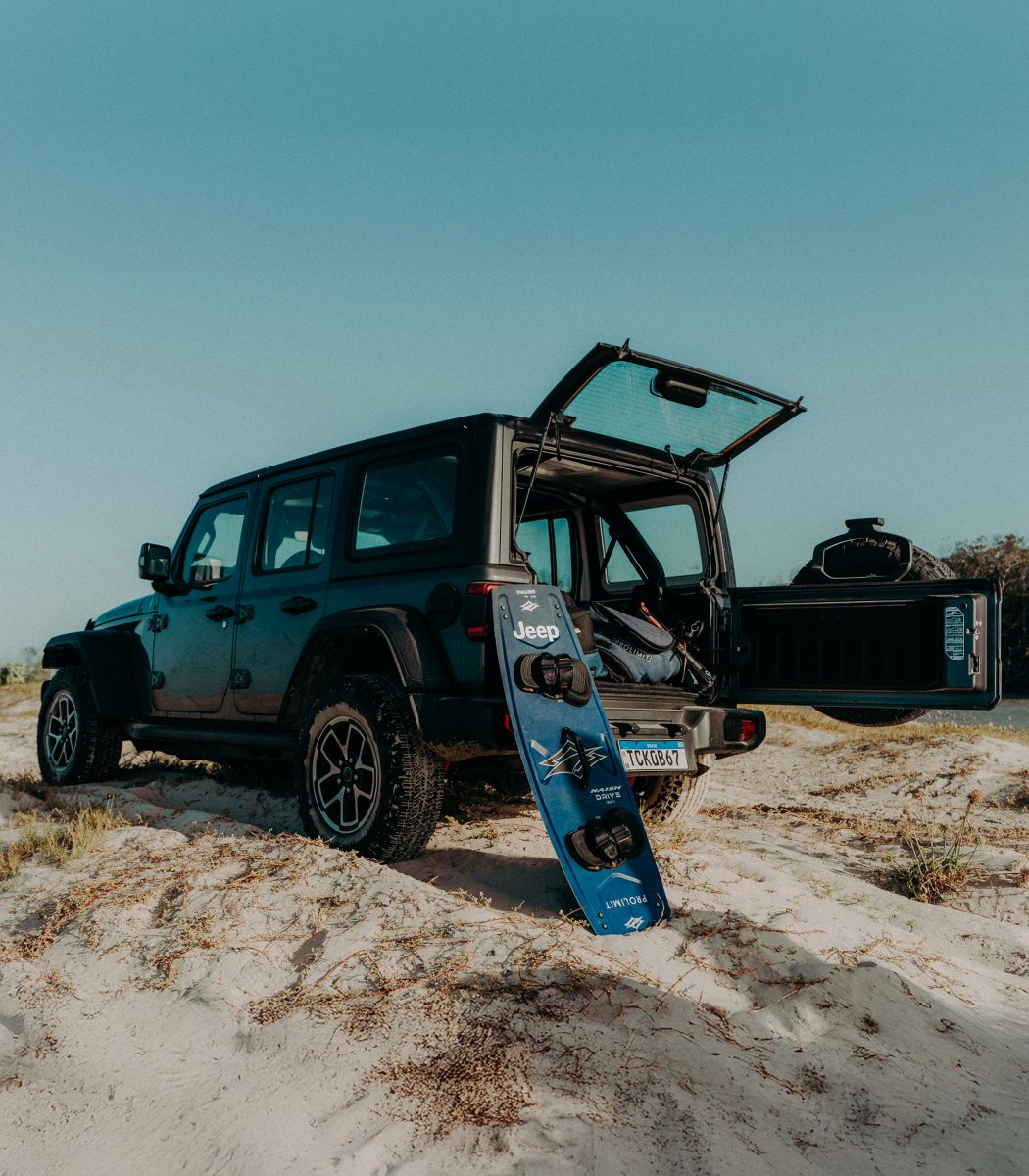 Jeep_UK's tweet photo. When the waves call, @stig_hoefnagel answers. 
And so does his Wrangler 🌊 
📸: @andytroyphoto

#Jeep #JeepWrangler #ItsAJeepThing #Freedom https://t.co/NG1jNjejBO