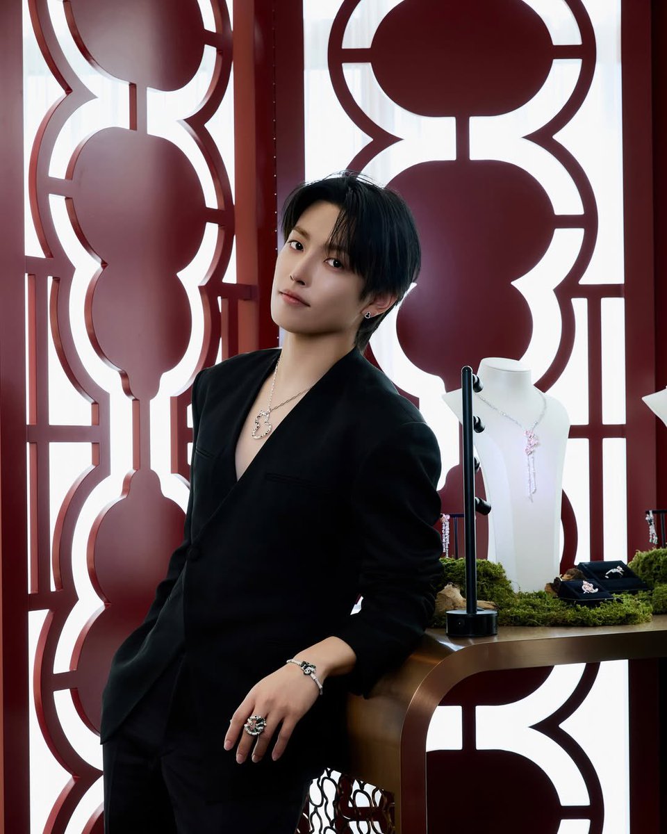 📷] Timeless elegance and refined glamour in the Miracle Garden