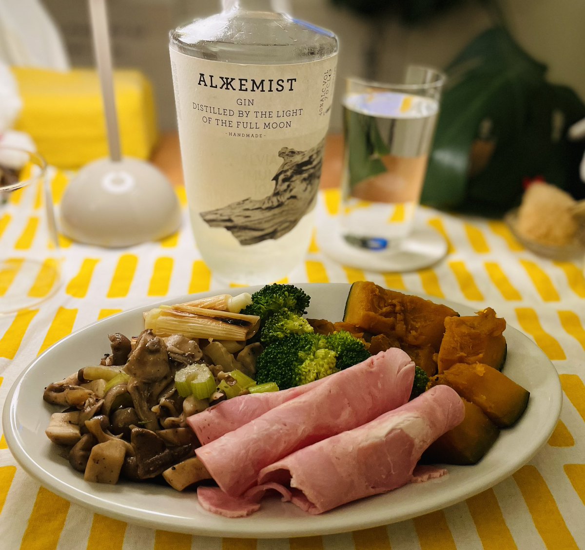 満月なのでALCHEMISTと余り物盛り合わせ