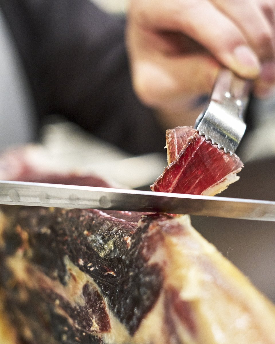 Un buen corte y se hace silencio.
La Principal en estado puro.