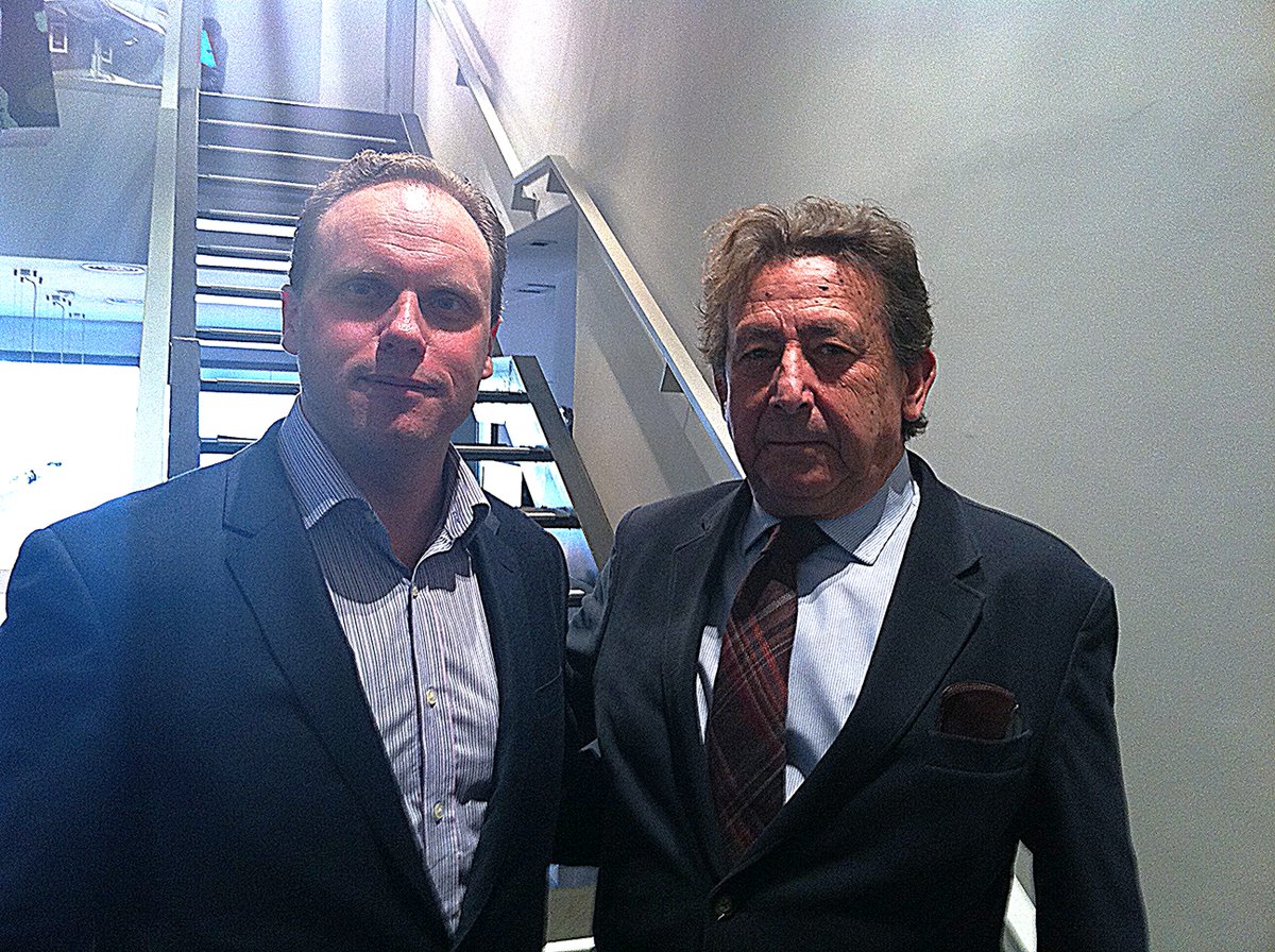 Descanse en paz Alfonso Ussía. Maestro de la escritura, generoso, ingenioso y brillante. Un español ejemplar, persona admirable y un orgullo para todos.

Dios le acoge en su gloria.